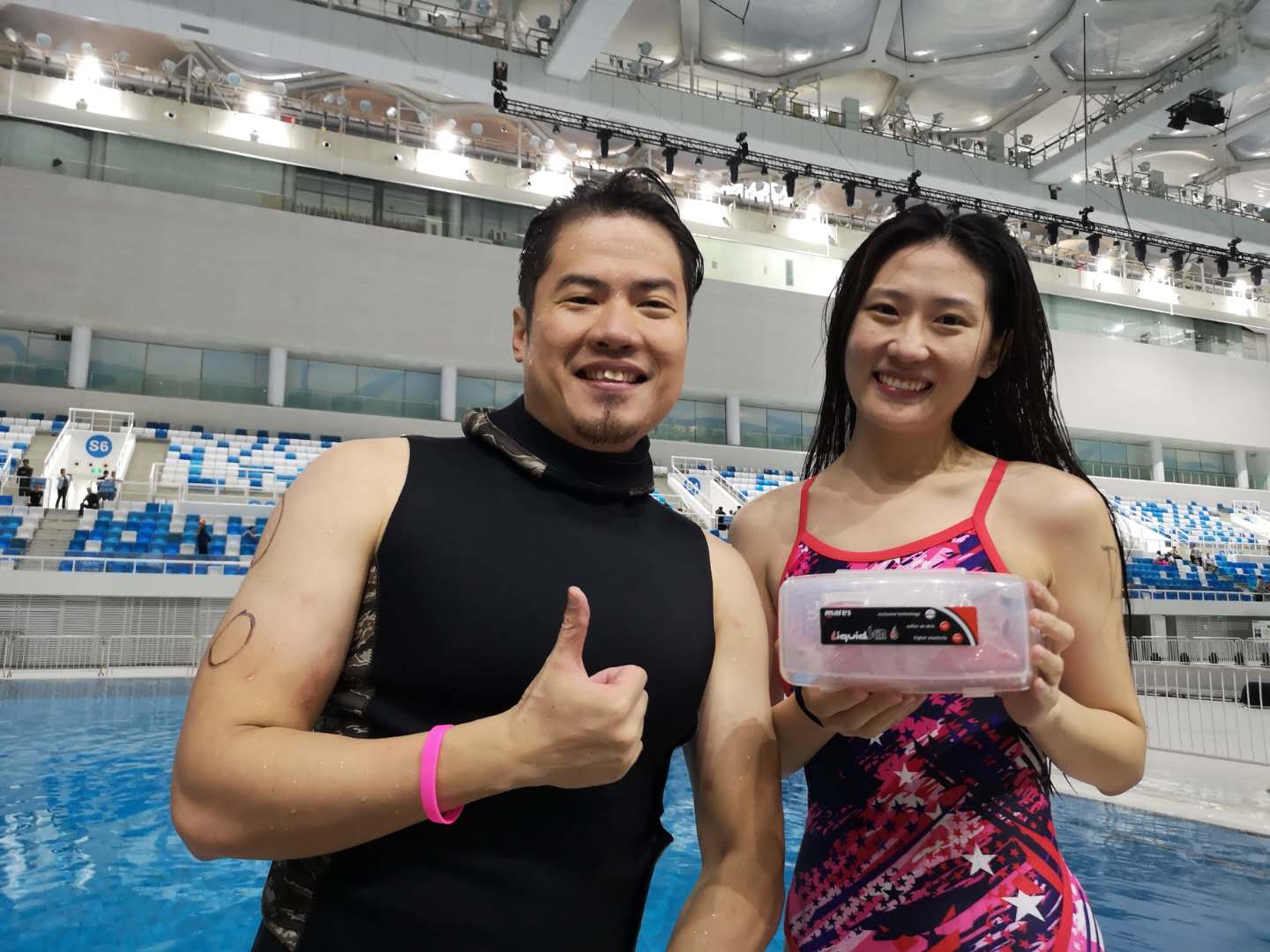 水下橄榄球训练,水下橄榄球照片