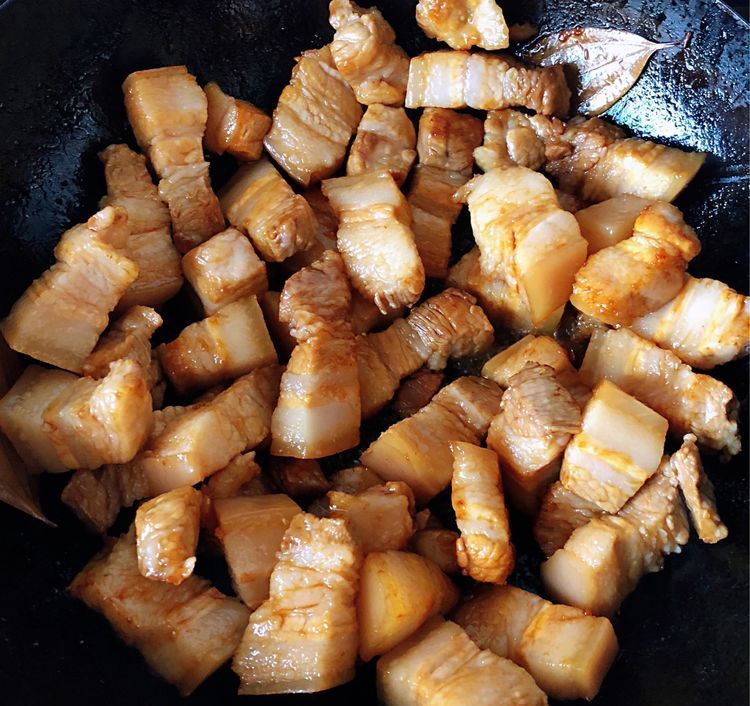 放腐乳的红烧肉和炒糖色的区别,桂花红烧肉和腐乳红烧肉哪个好吃