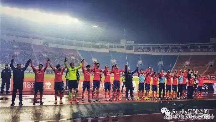 这里是中国威斯特*伦法**！他们的球队即将冲甲！