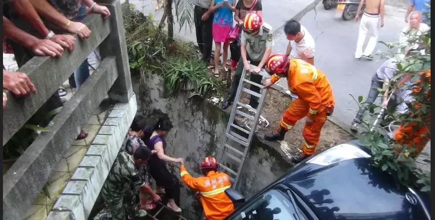 奉劝大家珍爱生命远离女司机,女司机真的不用当心了吗