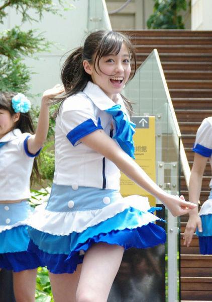 桥本环奈红框眼镜,桥本环奈可爱眼妆