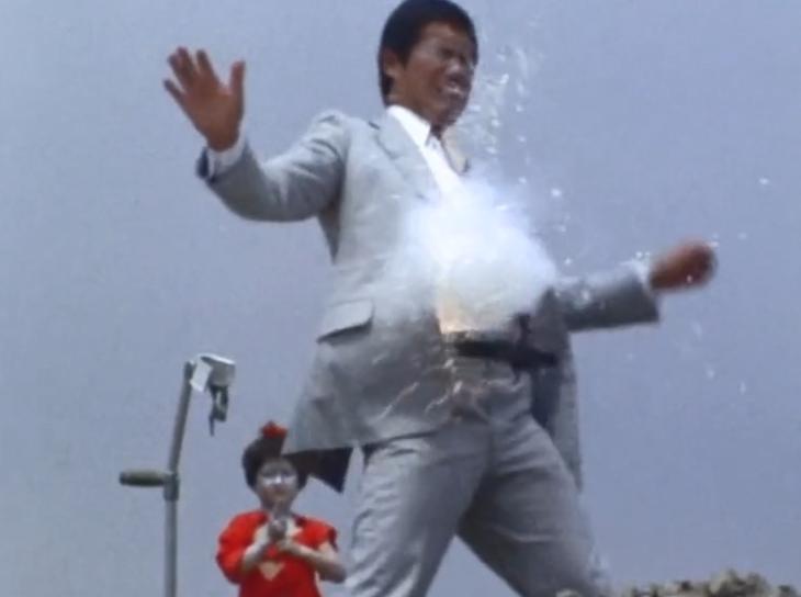 雷欧被赛文打惨了,雷欧打赛文打的多爽