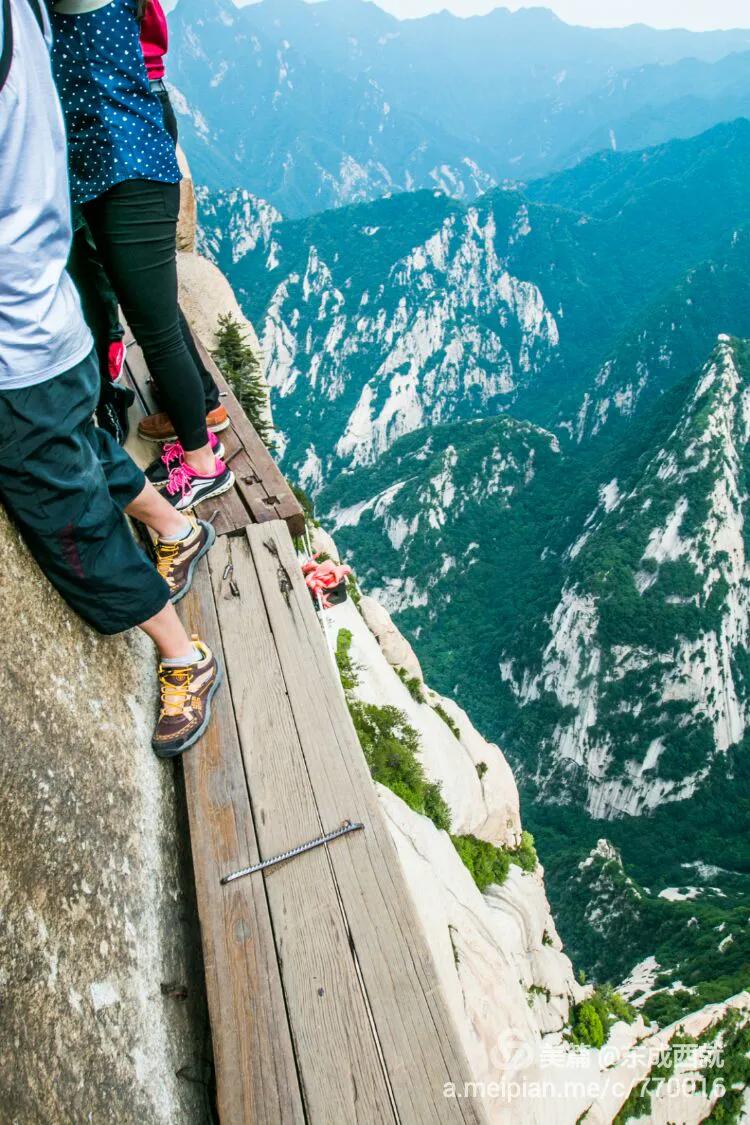 恐怖悬崖栈道挑战,挑战最恐怖玻璃栈道