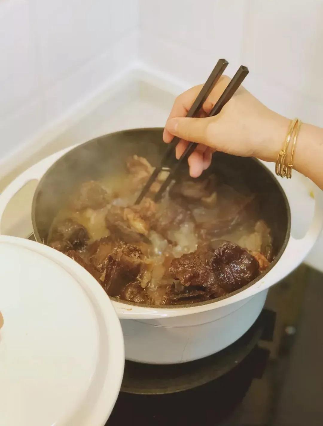 雪平锅和铸铁锅的区别,不锈钢雪平锅304加厚家用