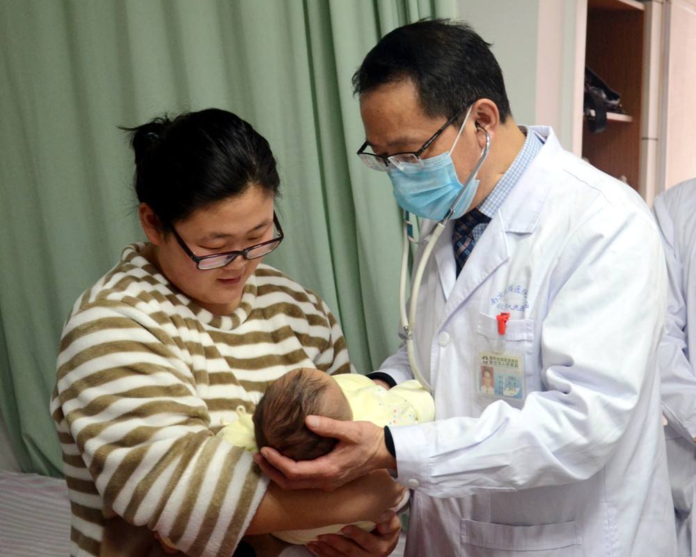 宝宝鼻屎堵住鼻孔影响吃奶吗,宝宝鼻孔被鼻屎堵住了该怎么办