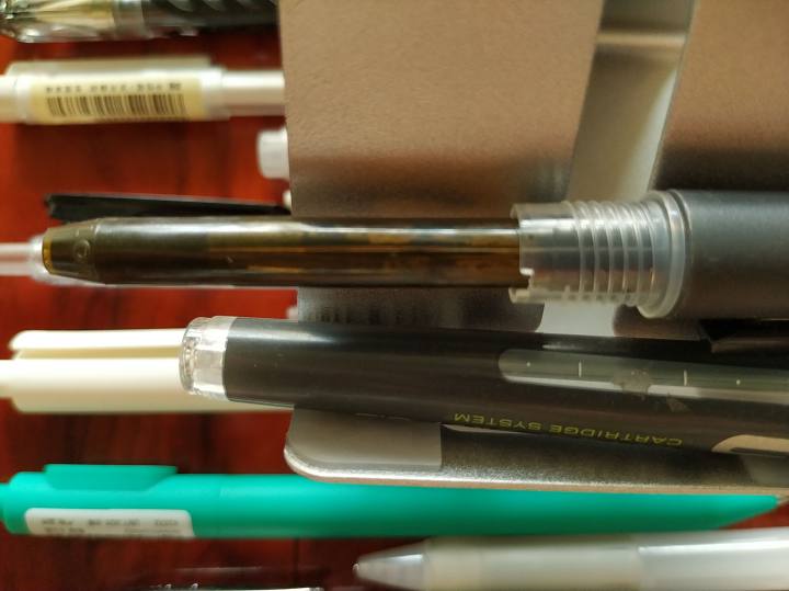 小米巨能写百乐对比,小米巨能写和百乐p500哪个好