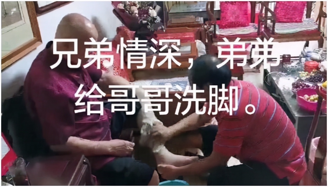 冯巩搭档牛群：被质疑贪污，64岁节目中晕倒，这些年他有多惨？