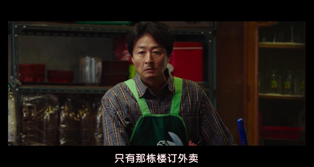 极限工作警察炸鸡视频,警察炸鸡店搞笑片段