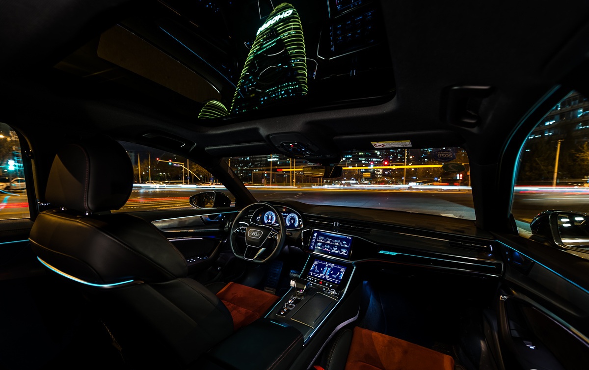 年收入80万存款100万买什么车,存款50万年薪10万适合买什么车