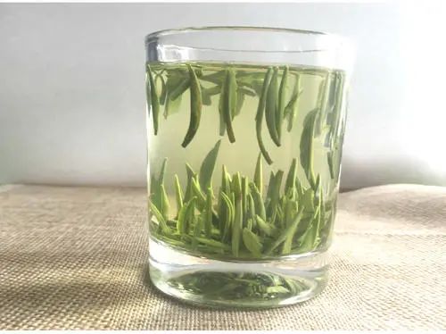 白毫银针武夷岩茶是典型的乌龙茶,十大名茶武夷岩茶指哪种茶