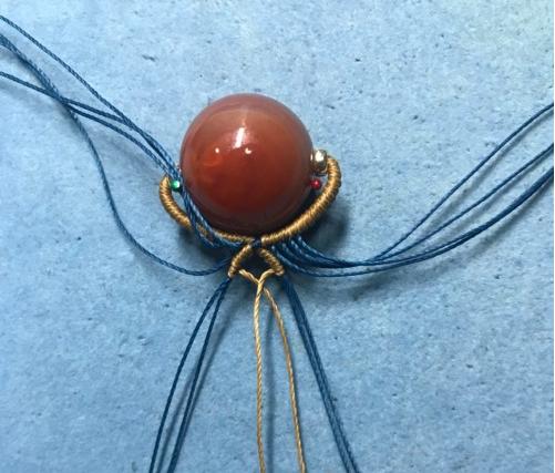 红玛瑙锁骨编绳教程,单颗玛瑙珠子如何编红绳