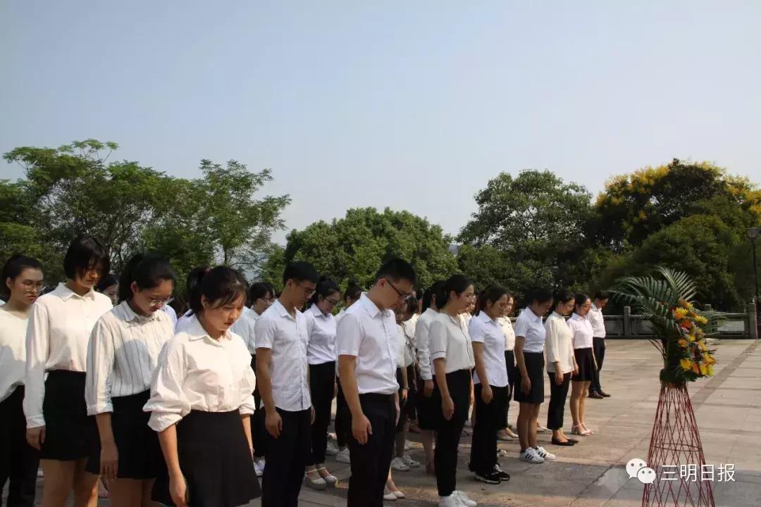 市区两级领导看望慰问广大教师,县领导看望慰问教师和教育工笔者