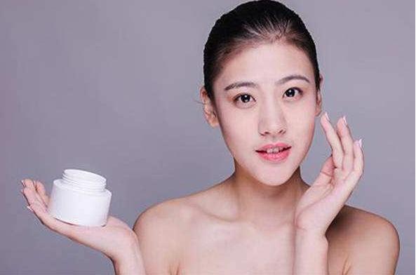 头皮屑增多“如雪”？专家建议：3个妙招轻松解决头皮烦恼