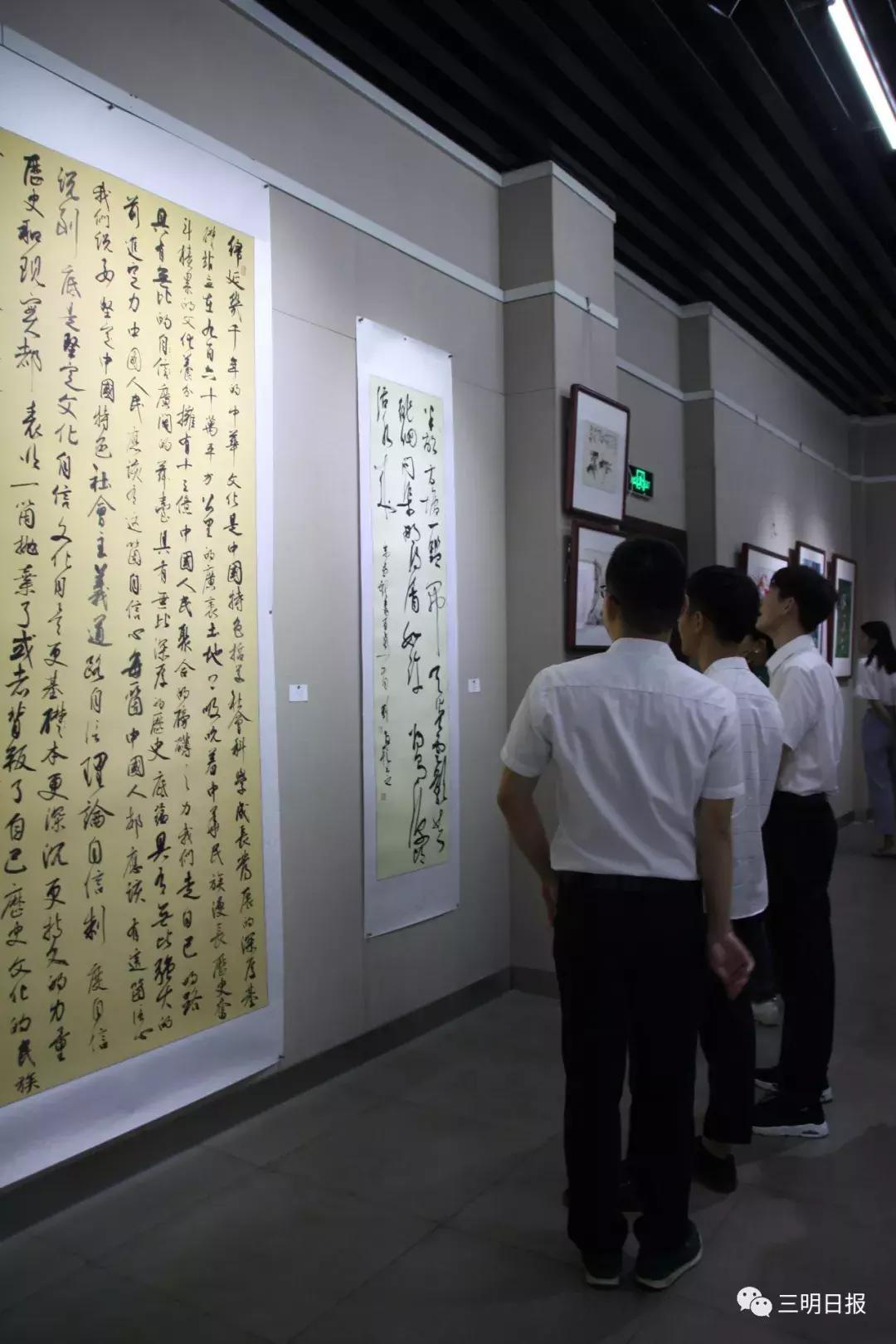 市区两级领导看望慰问广大教师,县领导看望慰问教师和教育工笔者