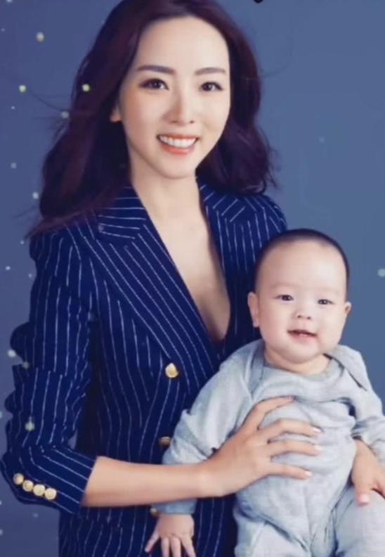 谢娜半个冰箱都是母乳！娱乐圈5位“背奶妈妈”，证明母爱真伟大