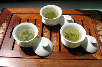 蜂蜜水和浓茶哪个解酒快,浓茶蜂蜜水酸奶哪个更解酒
