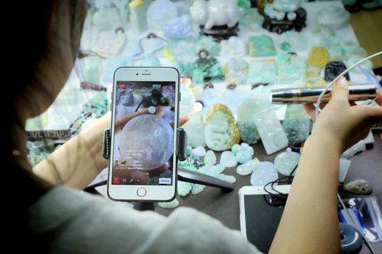 直播玉石卖货的是真的假的,玉石直播利润真有那么大吗