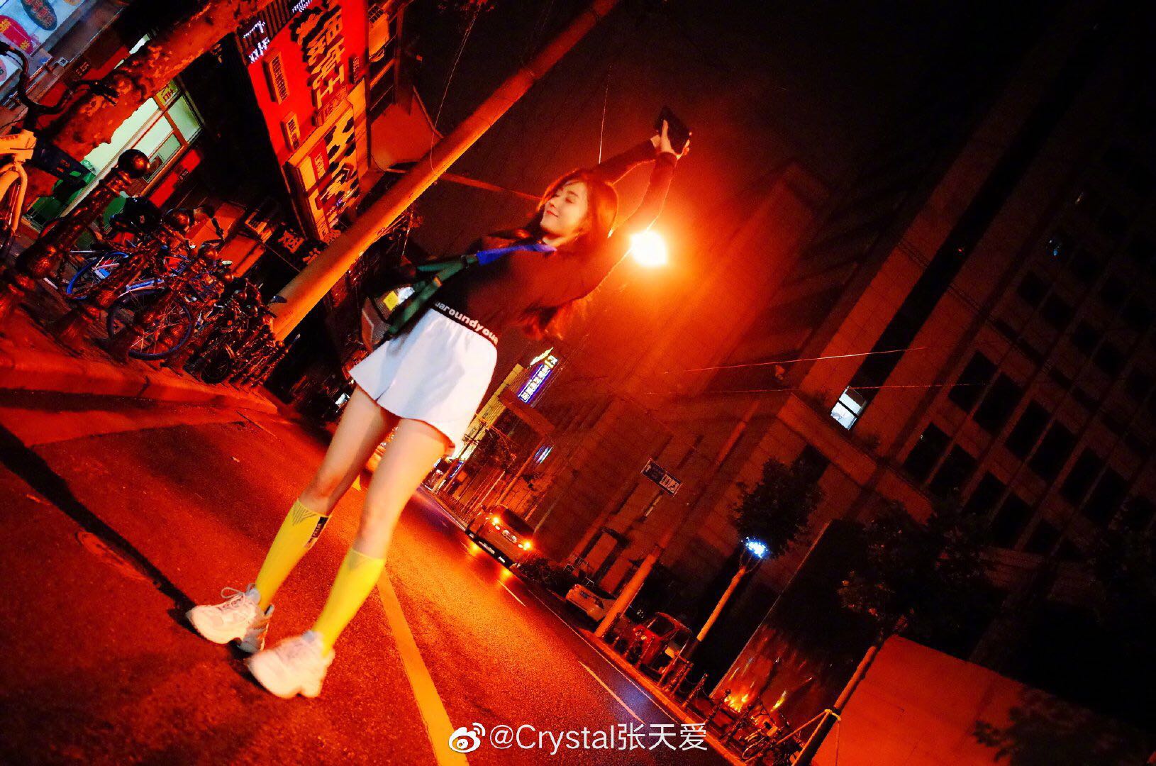 张天爱足球袜尽显美腿*服私**也偶尔尚表现力