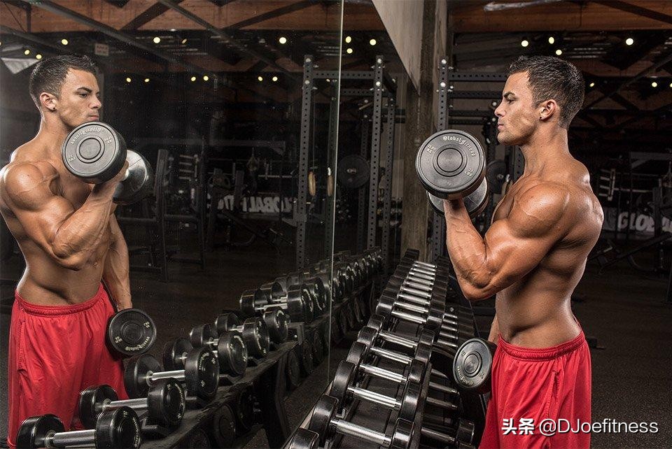 感觉肌肉变大了但是体脂率没掉,感觉肌肉萎缩到一边是怎么回事