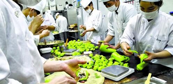 一条地毯炒到万元？沪上这些“网红“”值得排队么网友：冷静点