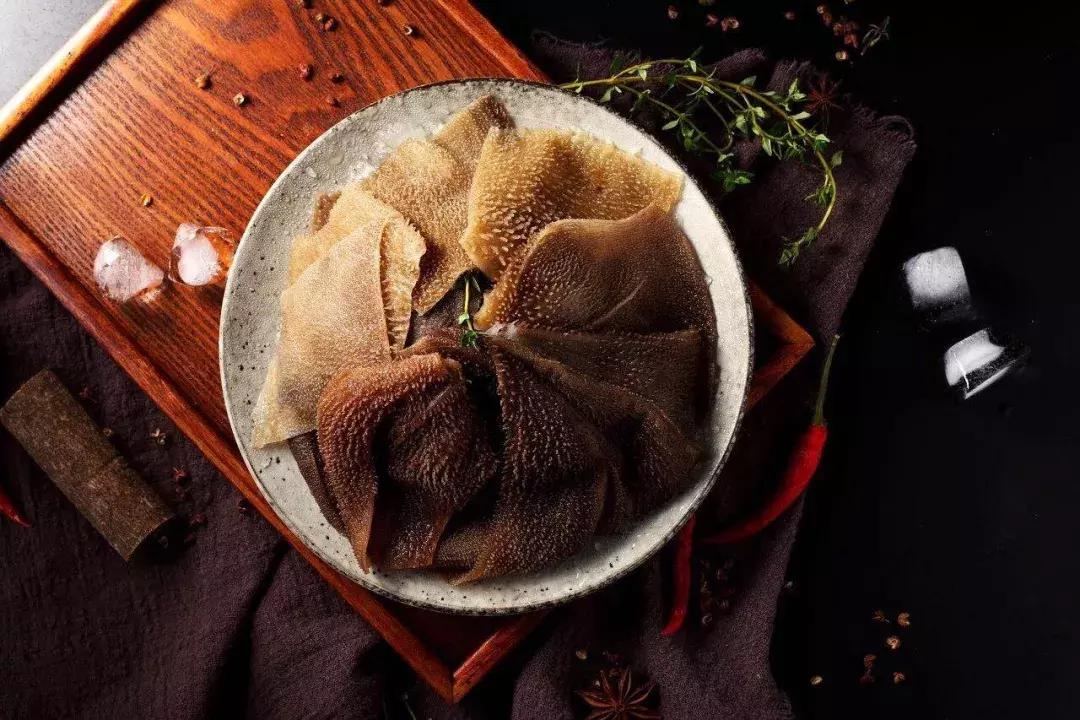 吃火锅必点的菜品毛肚,毛肚那么贵为什么自助火锅随便吃