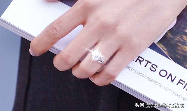 结婚双方交换戒指左手还是右手,结婚戒指戴左手还是右手女图片
