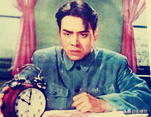 为何这部反特片的背景从国庆改到劳动节，又从劳动节改回国庆？