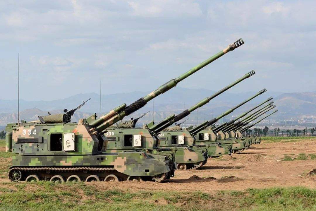 155mm火炮效果,m198式155毫米榴弹炮覆盖足球场