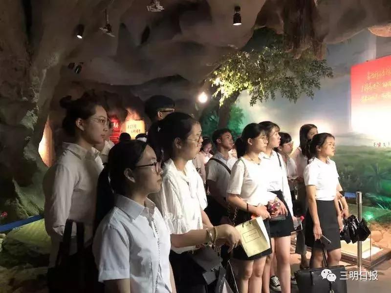 市区两级领导看望慰问广大教师,县领导看望慰问教师和教育工笔者