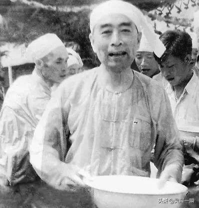 那一年，周总理和傣族人们一起欢度泼水节，却差点一*不起病**