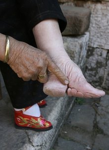 揭秘古代《三寸金莲》的奥秘