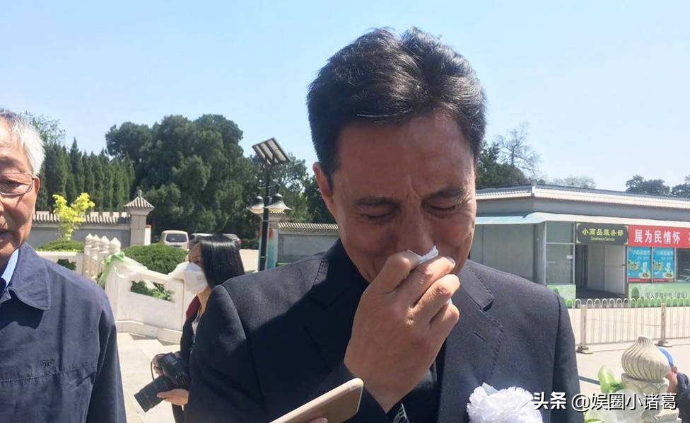 他在86版西游记片酬最高，曾被谢霆锋张卫健打住院，今卖卤肉为生