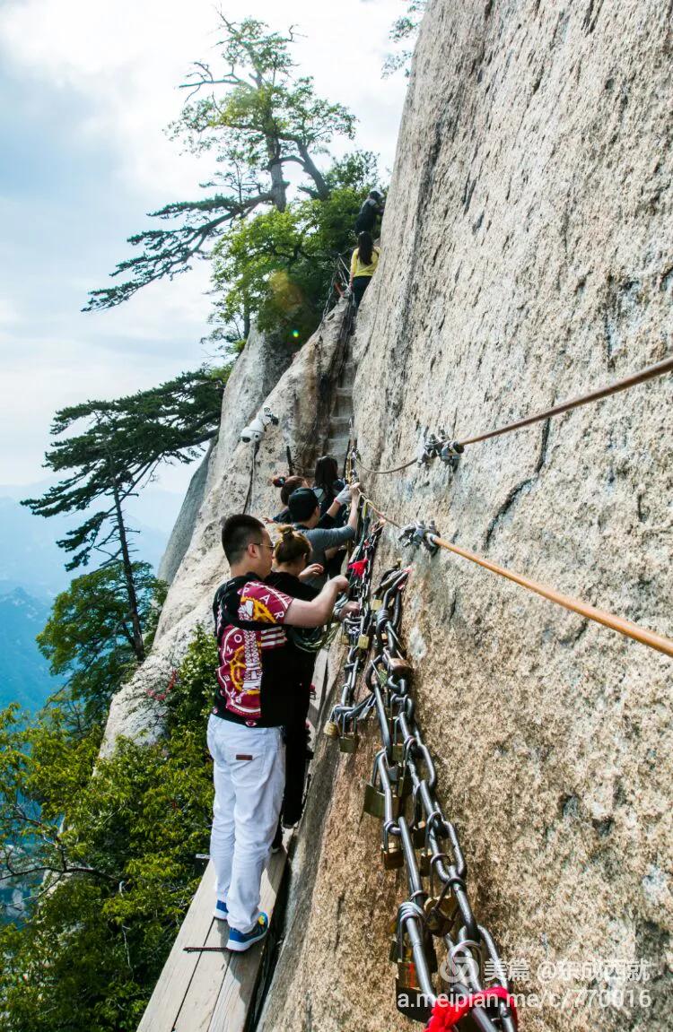 恐怖悬崖栈道挑战,挑战最恐怖玻璃栈道