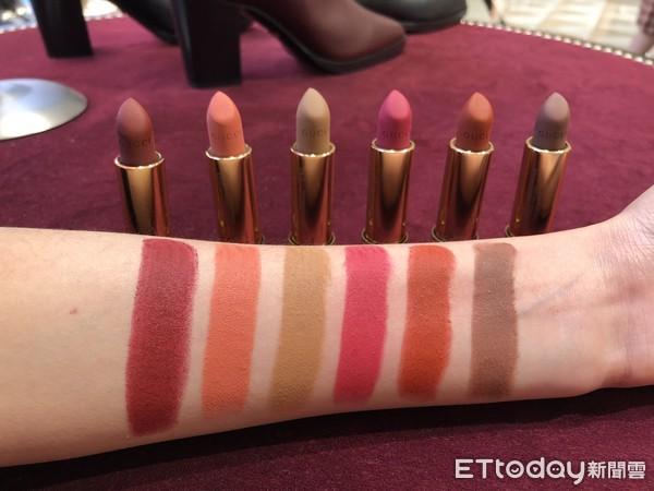 gucci黑管碎花唇膏,gucci古驰蓝管04号润唇膏口红试色