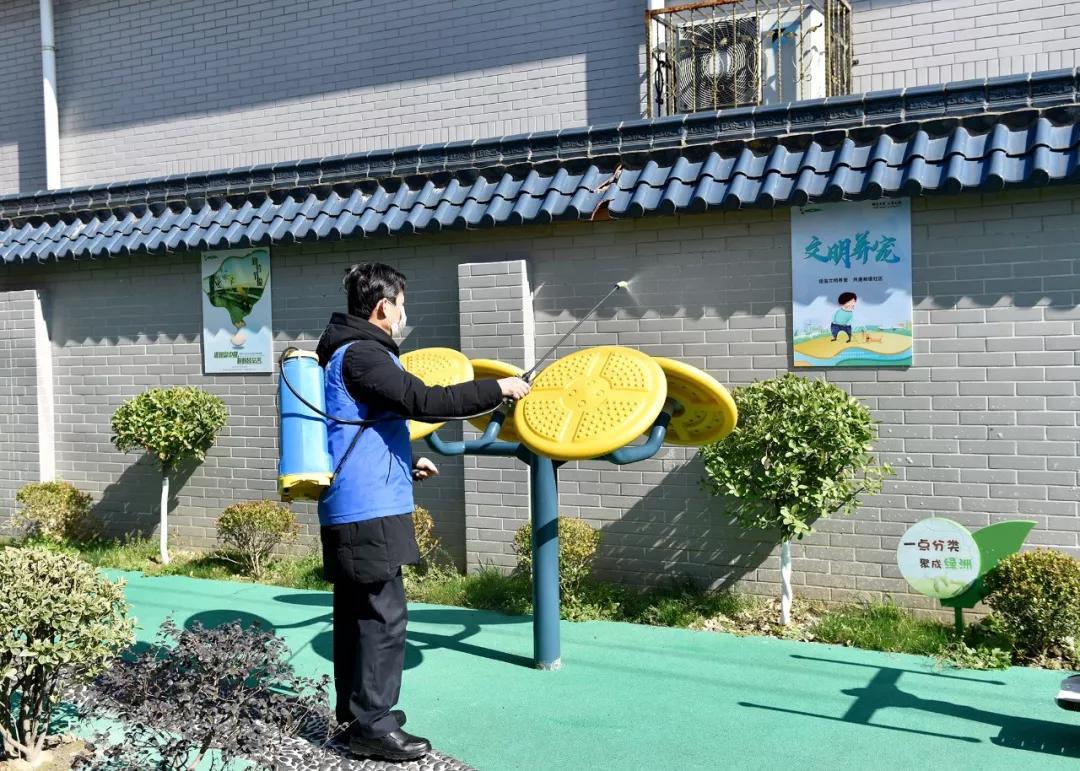 当好社区疫情防控“守门人”,坚守疫线当好社区居民贴心人