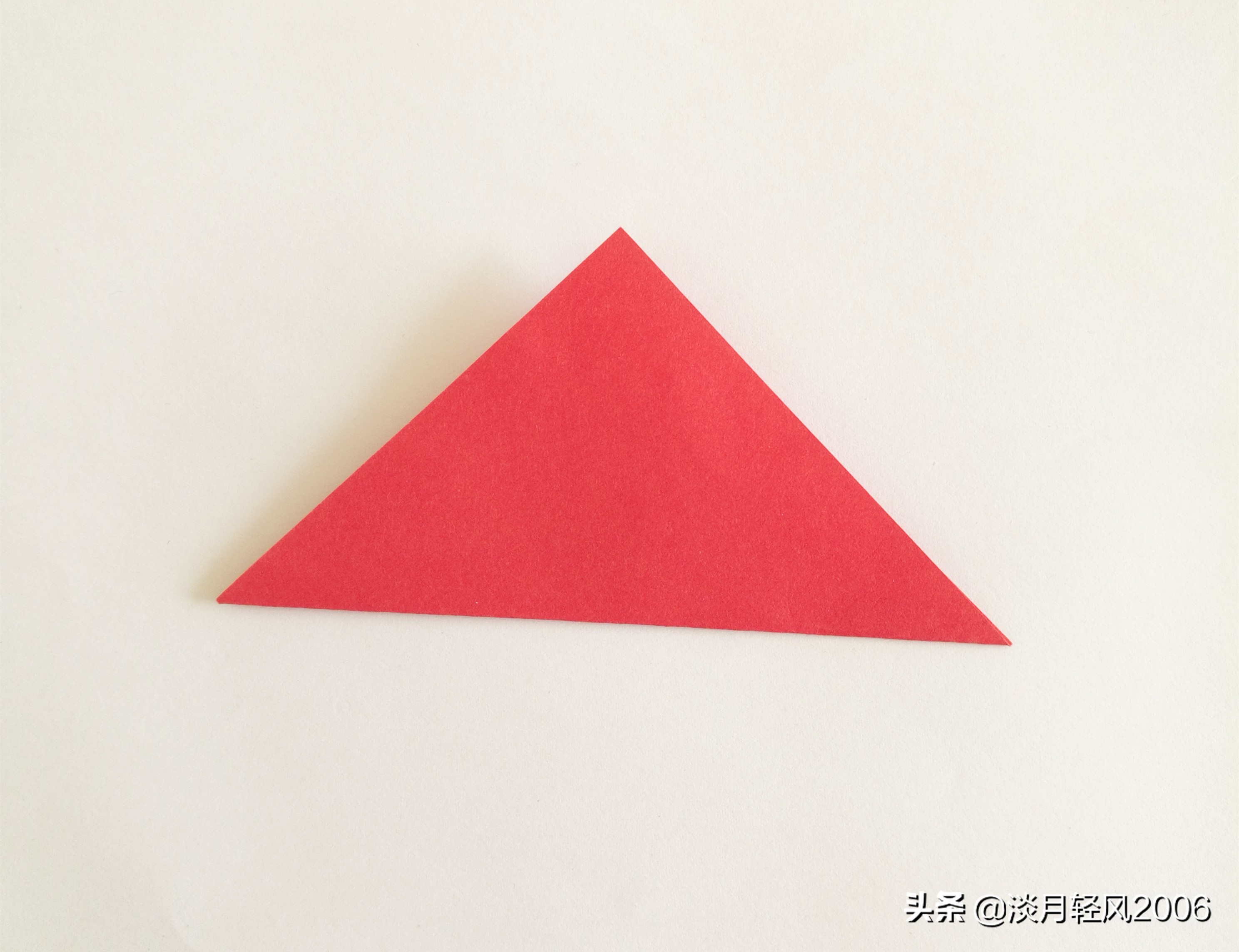 正方形星空卡纸爱心卷轴折法,简单有趣的卡纸折心