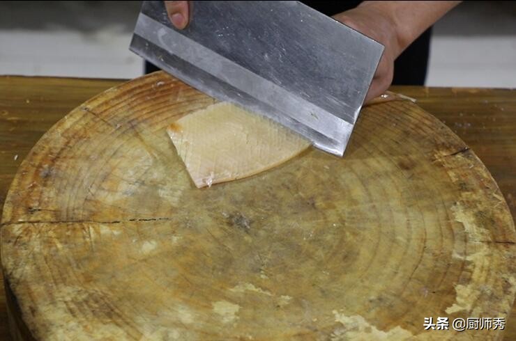 鱿鱼尾炒洋葱做法大厨教你,大厨干锅香辣鱿鱼虾的做法