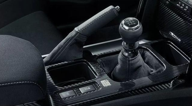丰田全新一代锐志曝光,2007年丰田锐志白色2.5v6内饰改装