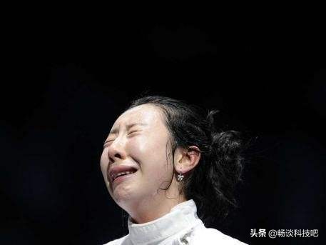 女子花呗逾期8000,女子花呗透支3000元逾期3个月哭