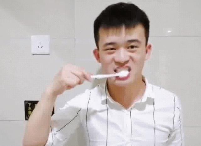 早晚刷牙了牙齿还是臭怎么回事,天天刷牙牙齿很黄很臭学会这一招
