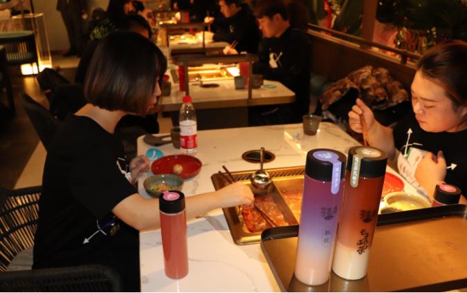 90斤女汉子狂撸571串？网友：李嘉嘉串串鲜是“真香”