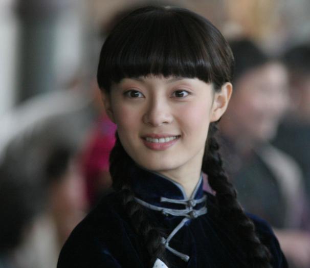 孙俪带孩子摆摊被质疑，不到4小时收入过万，什么本子价值268？