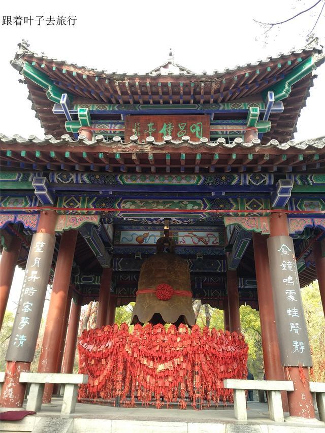 大明湖畔南丰祠雨荷厅前的荷花池,大明湖南丰祠的传说