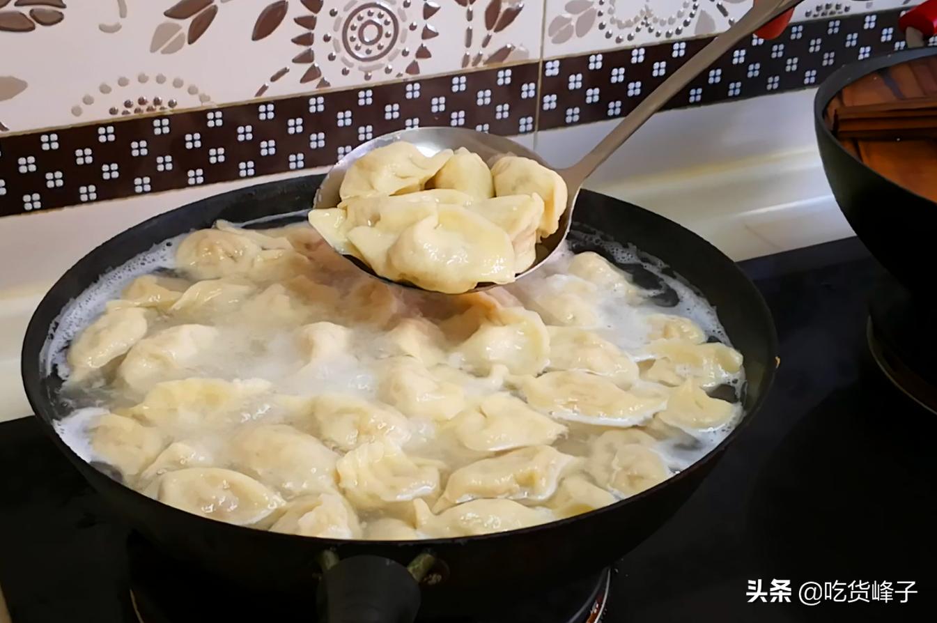 煮饺子怎么调料好吃,饺子要怎么煮才不破皮