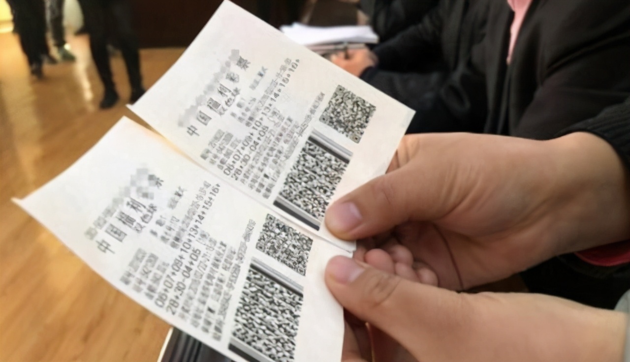 彩票中奖1000万要不要打电话,买彩票中奖了还能继续买吗