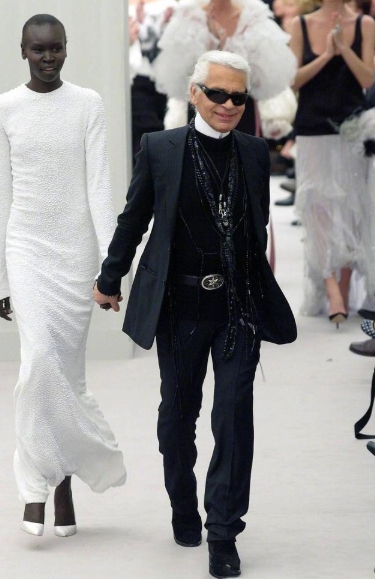 “非洲女神”成为首个香奈儿黑人高定新娘，拥有逆天长腿，超级美