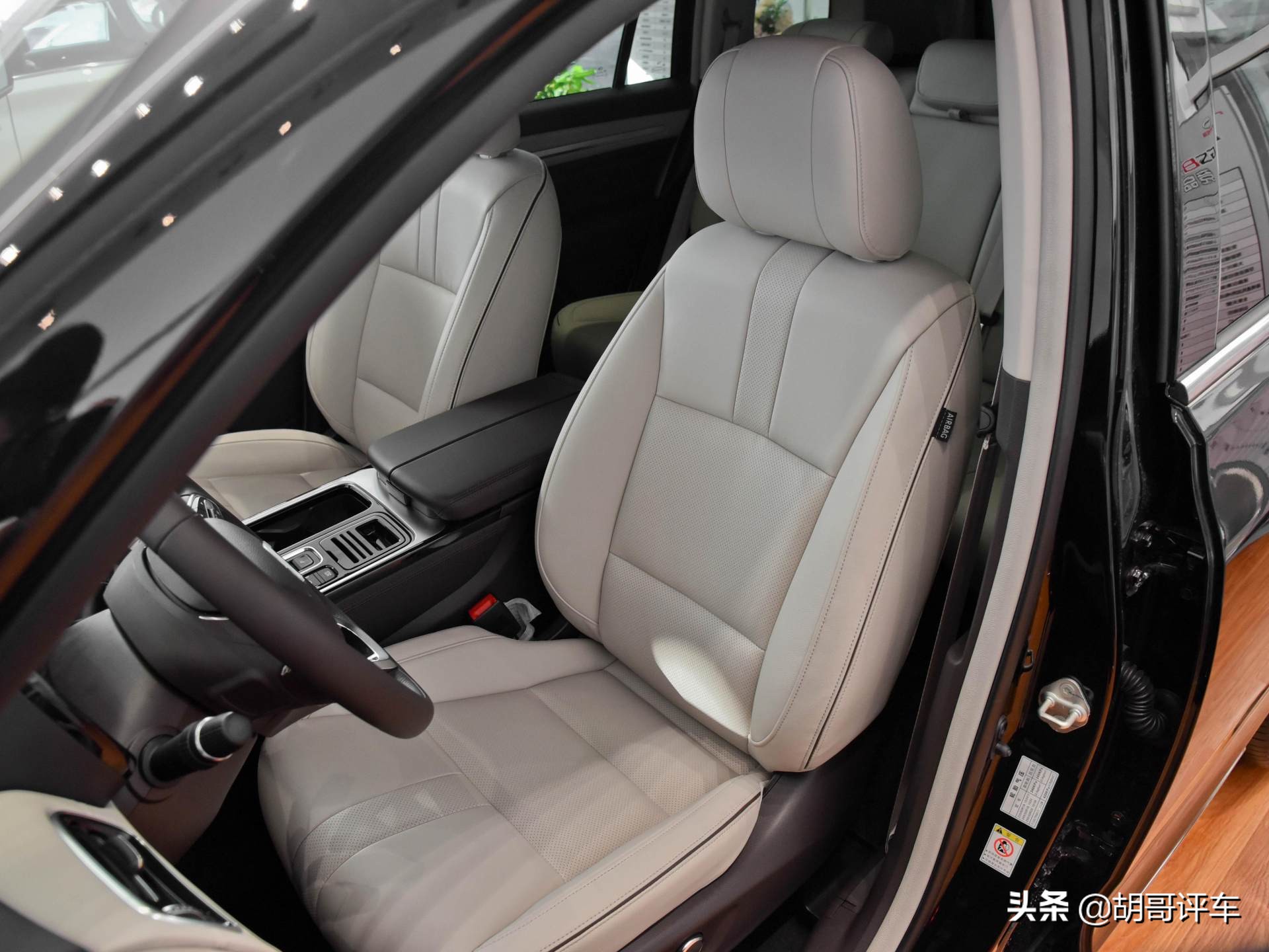 又大又高的suv,最新款黑色广汽传祺gs8高清实拍