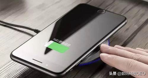 iphone充电口进水提示不允许充电,iphone12promax进水无法充电