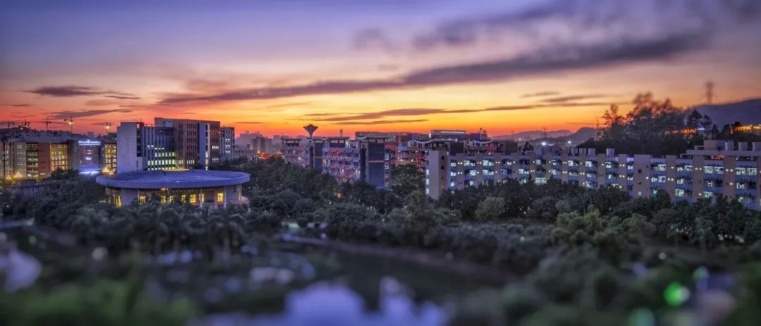 广东这所大学有广州、清远两校区。虽然是民办，但是环境超美