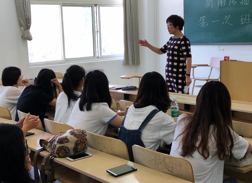 外交部翻译女神张璐古诗,女翻译张璐最新消息